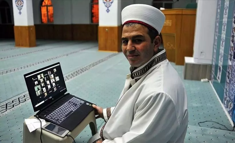 İmam, öğrenciler ile kariyer yapanları çevrim içi etkinlikte buluşturuyor