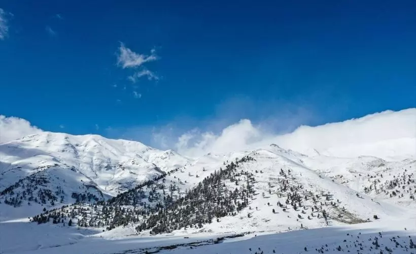 'Beyaz gelinliğini' giyen Toroslar doğa yürüyüşçülerinin gözdesi oldu