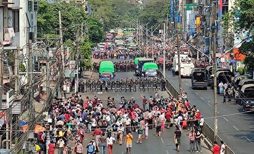 Darbecilerden protestoculara plastik mermiyle müdahale