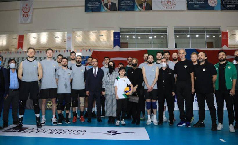 Bakan Kasapoğlu, Solhansporlu oyuncularla bir araya geldi