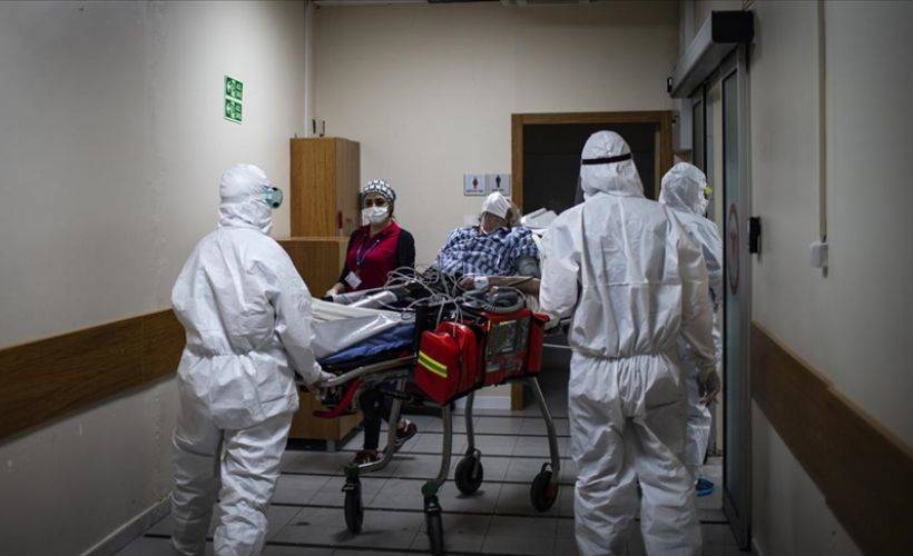 Son 24 saatte 8 bin 636 kişinin testi pozitif çıktı, 98 kişi hayatını kaybetti