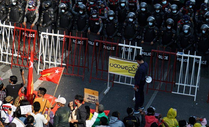 Myanmar'da güvenlik güçleri Suu Çii'nin parti binasını bastı