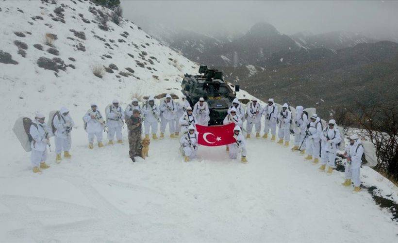 PÖH'ler Doğu Karadeniz'in karla kaplı dağlarında vatan nöbetinde