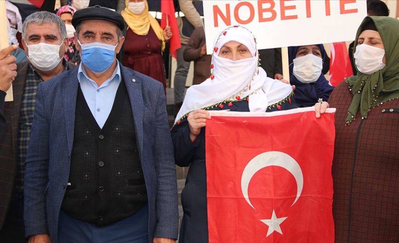 Diyarbakır annelerinin evlat nöbetine bir aile daha katıldı