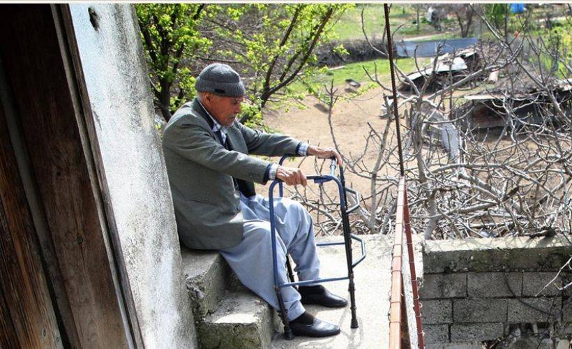 PTT aracılığıyla 'evde maaş ödemesi' uygulaması 65 yaş üstü, engelli ve bakıma muhtaç kesimleri rahatlattı