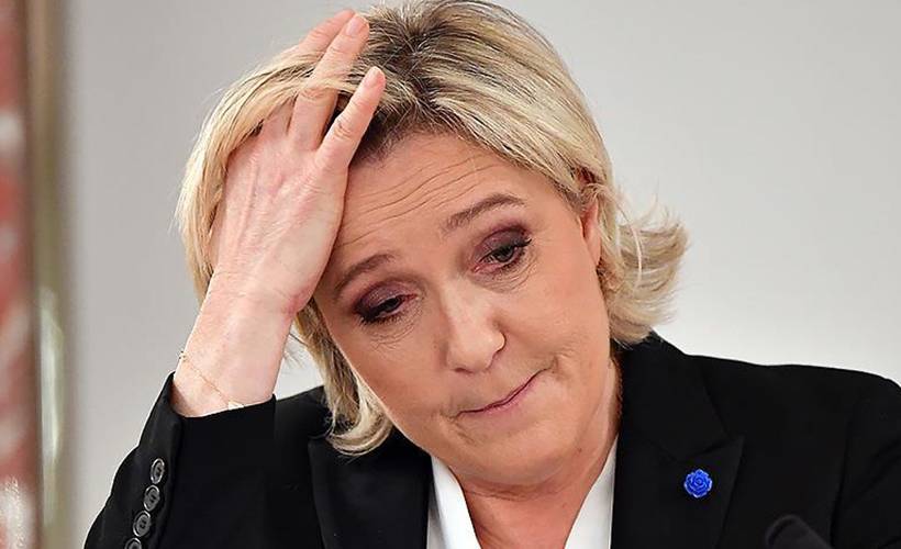 Aşırı sağcı Le Pen, terör propagandasından mahkemeye çıktı
