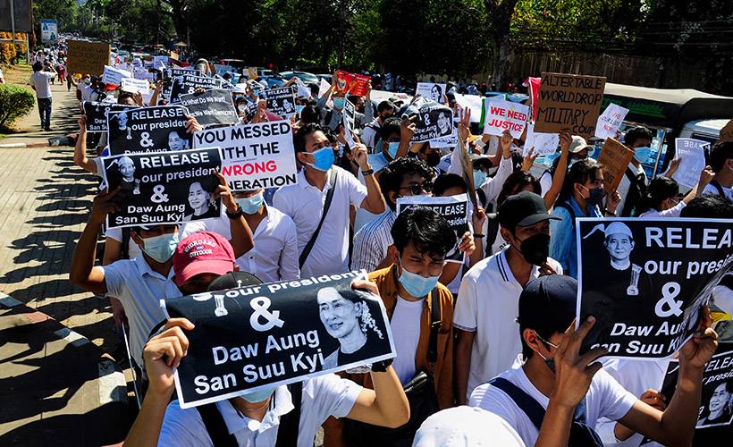 Myanmar'da darbeye karşı protestolar sürüyor