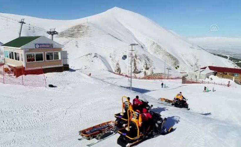 JAK timleri turistlerin can güvenliği için kayak merkezlerinde nöbette