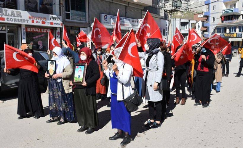 Terör mağduru aileler HDP İl Başkanlığı önünde eylem yaptı