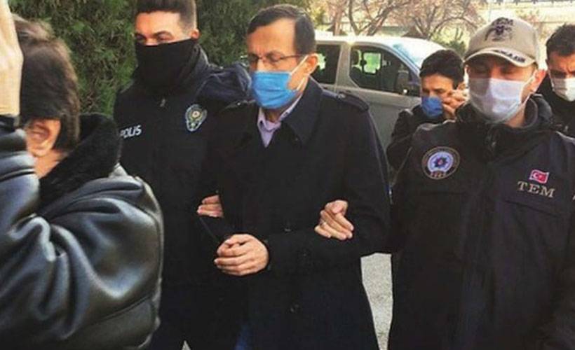 Rütbesini FETÖ elebaşının taktığı generalin apoletleri söküldü