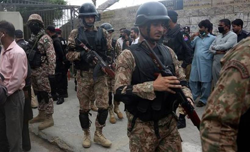 Pakistan'da karakola saldırı