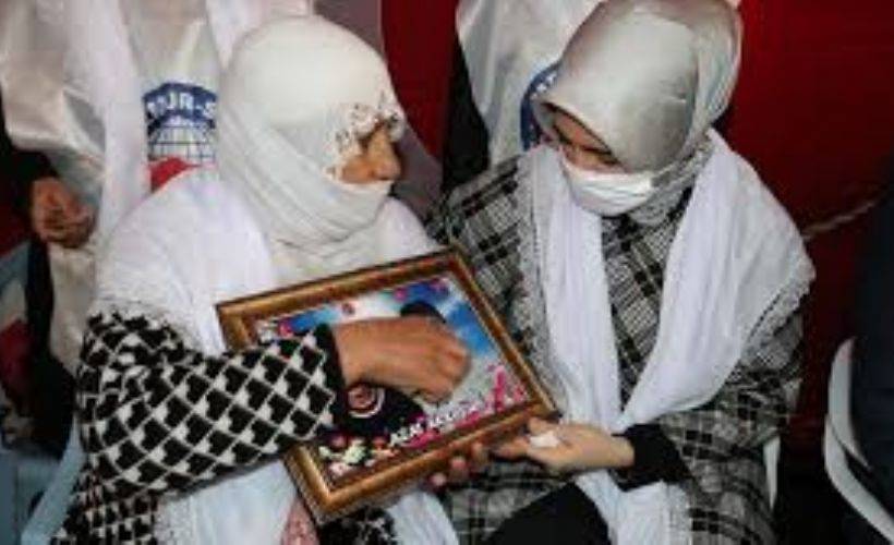 Diyarbakır annelerine Memur-Sen'den destek ziyareti