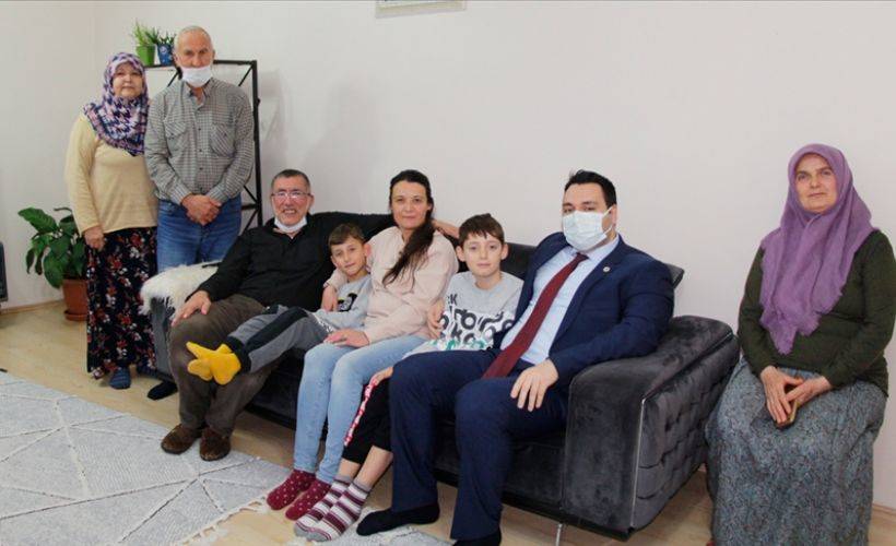 Kurtarılan denizcilerin aileleri mutlu