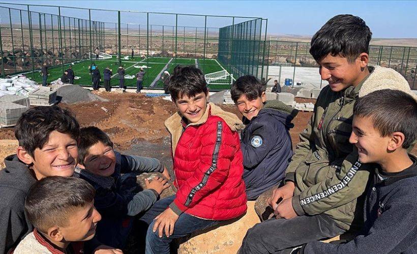 Bakan Kasapoğlu'nun Viranşehirli köylülere verdiği tenis kortu sözü gerçekleştirildi