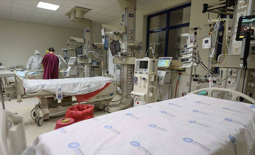 Son 24 saatte 7 bin 706 kişinin testi pozitif çıktı, 93 kişi hayatını kaybetti