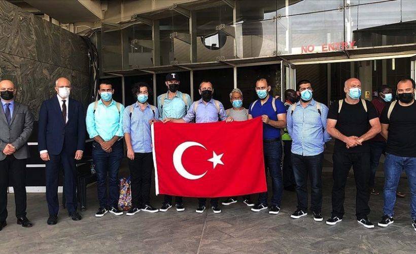 Kaçırılan Mozart gemisinden kurtarılan 15 gemici İstanbul'a getirildi