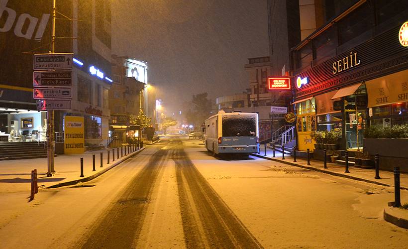 İstanbul'da kar yağışı etkisini sürdürüyor