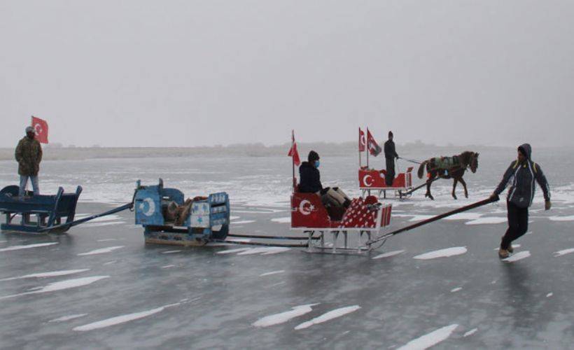 Çıldır Gölü'nde 'kızak tren'