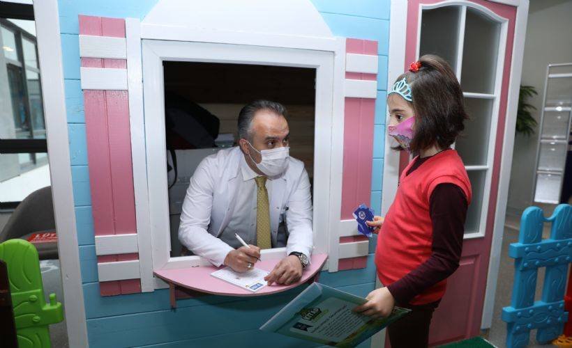 Doktordan çocuklara mucizevi reçete “Tok karnına 1 doz masal”