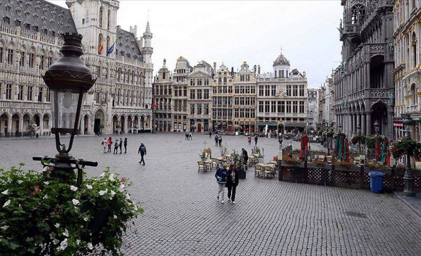 Belçika, ülke dışına seyahat yasağını beklenenden erken kaldırmayı düşünüyor