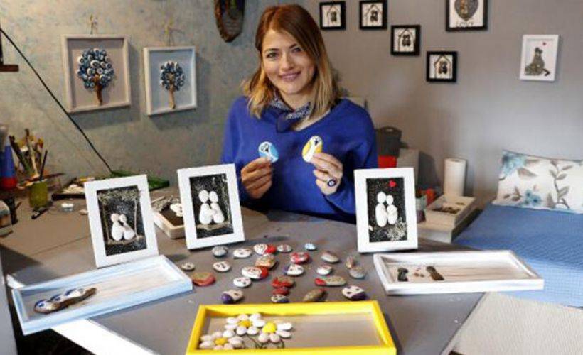 Hobi olarak başladığı taş boyama sanatıyla, taş ve ahşaba hayat veriyor