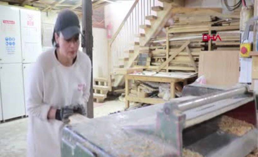 1 çocuk annesi tercümanlığı bırakıp, ahşap ustası oldu