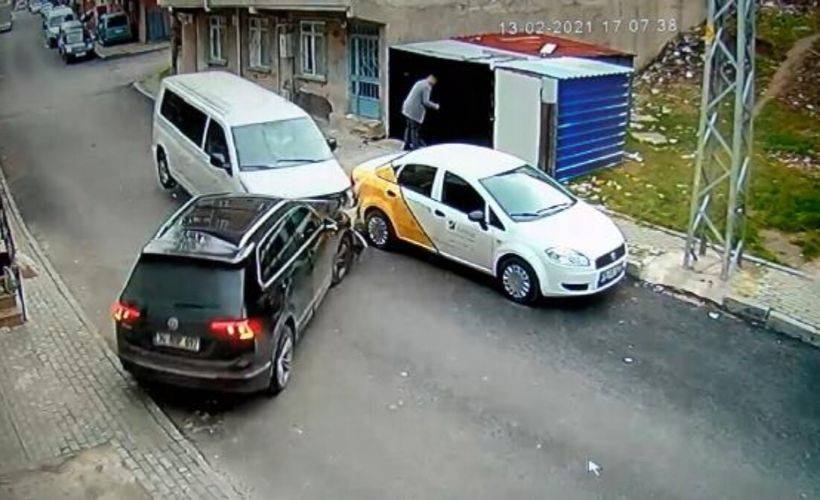 Avcılar'da film gibi polis şüpheli kovalamacası kamerada