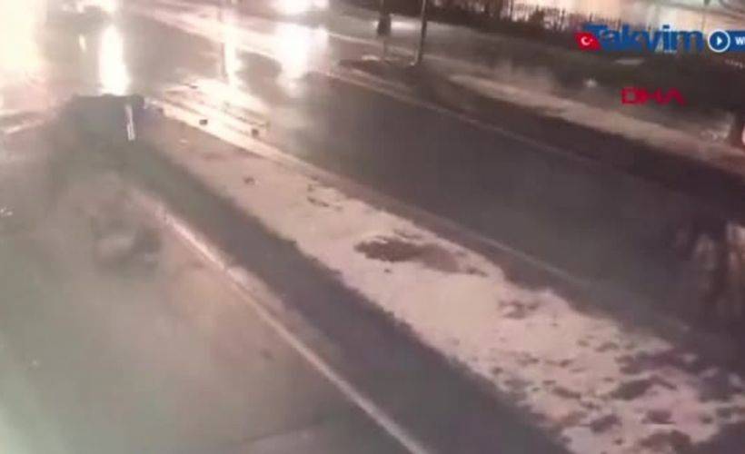Fatih'te kaza sonrası metrelerce havalanan otomobil tarihi su kemerine böyle çarptı