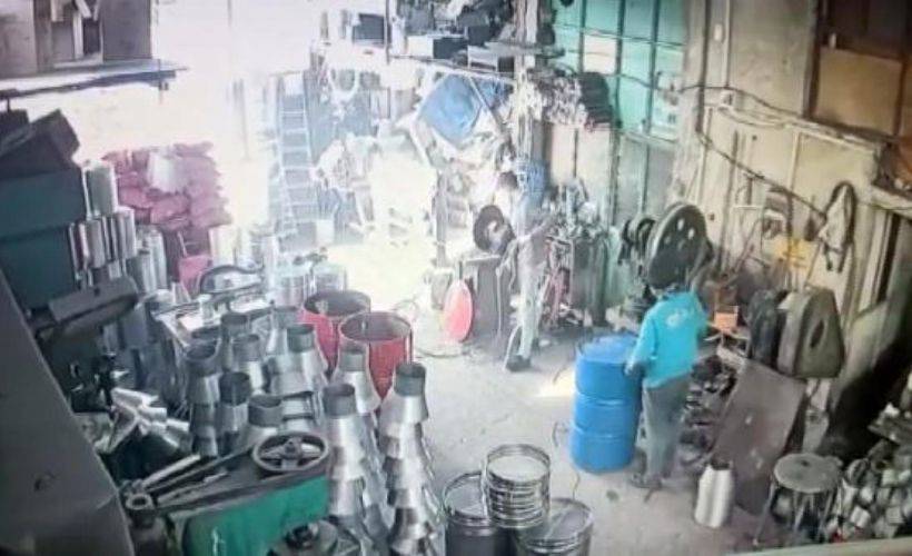 KONYA İşçinin açmaya çalışırken öldüğü yağ varilinin patlama anı kamerada