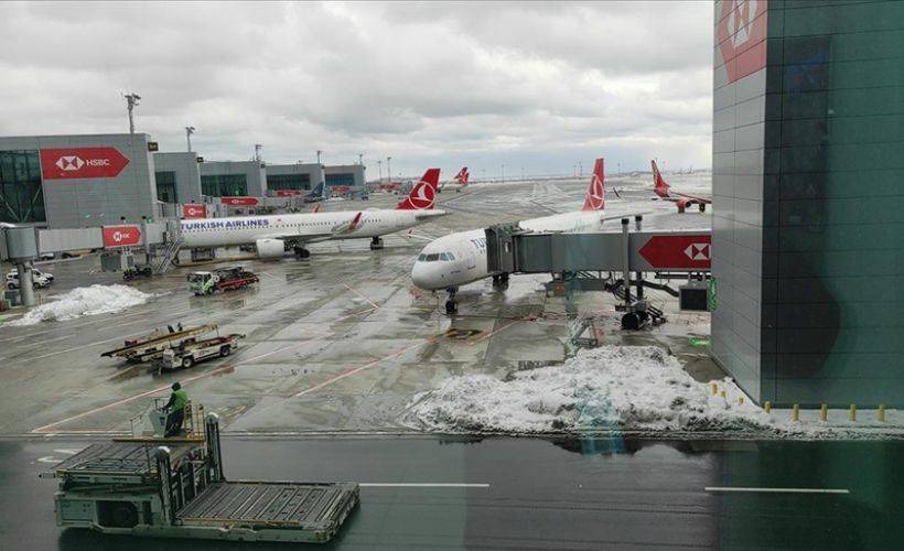İstanbul Havalimanı'nda buzlanmaya karşı önlemler sürüyor