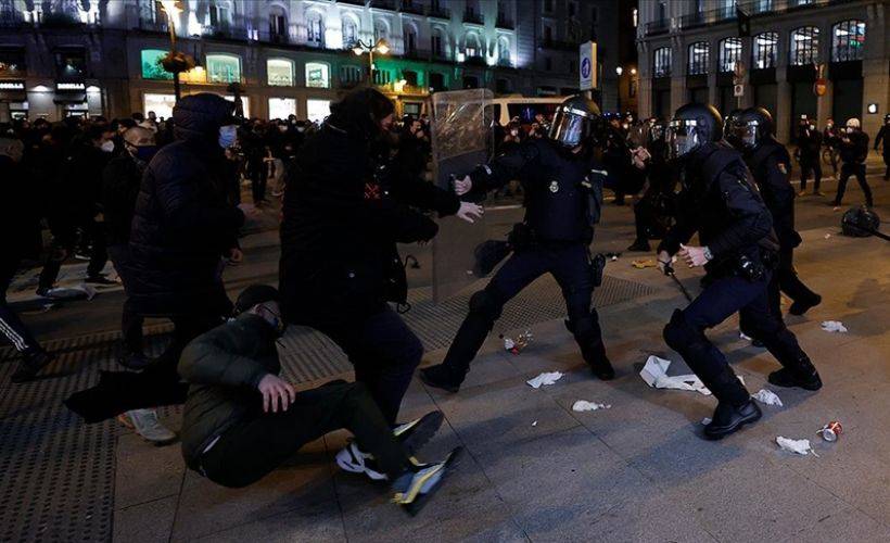 İspanya'da tutuklanan rap sanatçısı Hasel'e destek gösterileri ülke geneline yayılarak bugün de devam etti