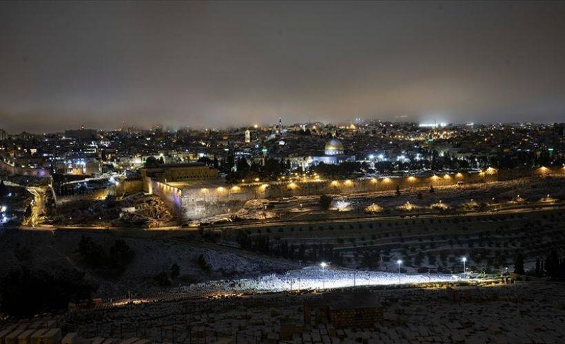 Kutsal şehir Kudüs'e mevsimin ilk karı yağdı