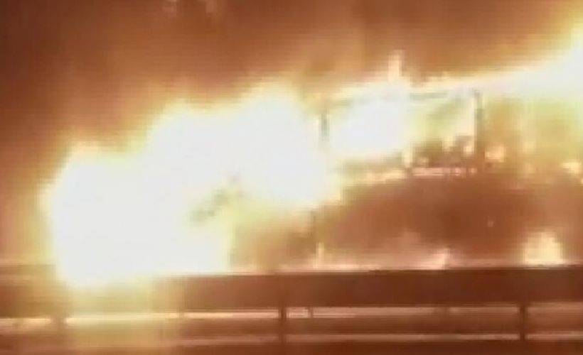 Kimyasal madde yüklü TIR alev alev yandı, AFAD ekipleri inceleme yaptı