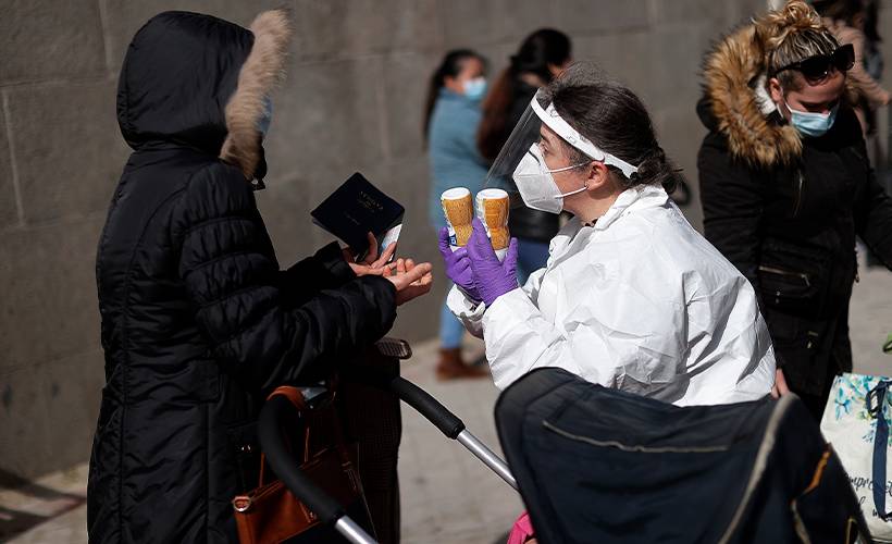 İspanya'da yoksulluk arttı, gıda yardımı kuyrukları uzadı