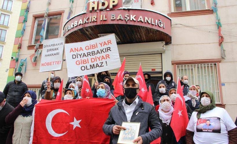 8 yaşındayken dağa kaçırılan ağabeyi için evlat nöbetine katıldı