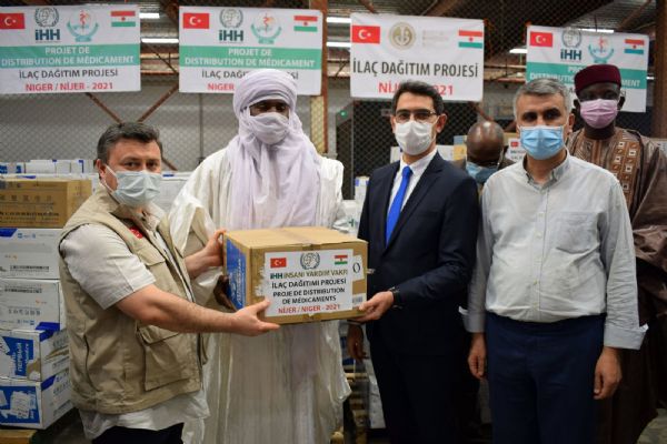 Türkiye'den Nijer'e büyük ilaç desteği