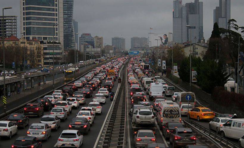 Kısıtlama öncesi İstanbul trafiği yoğun