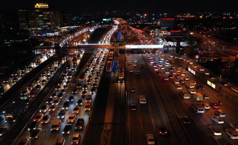 Kısıtlama öncesi İstanbul trafiğinden görüntüler
