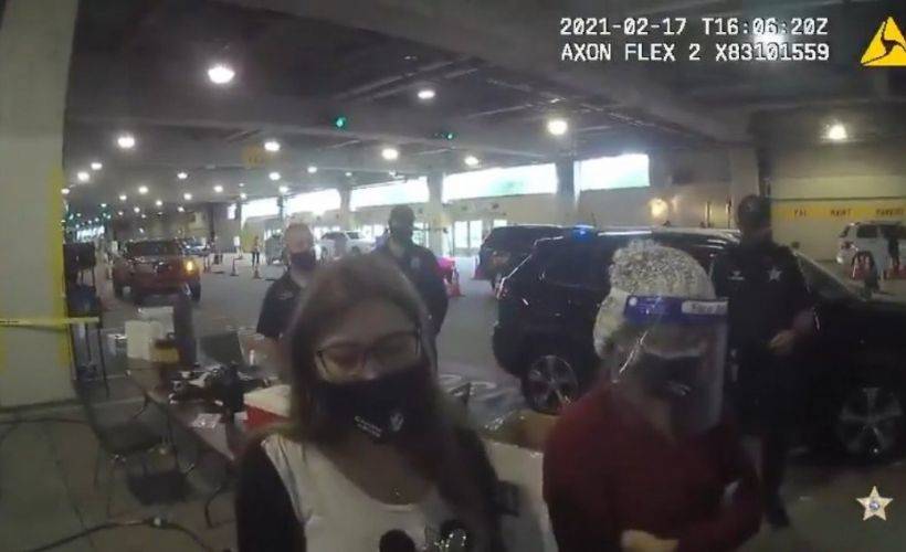 ABD'de iki kadın Covid-19 aşısı olmak için yaşlı kılığına girdi