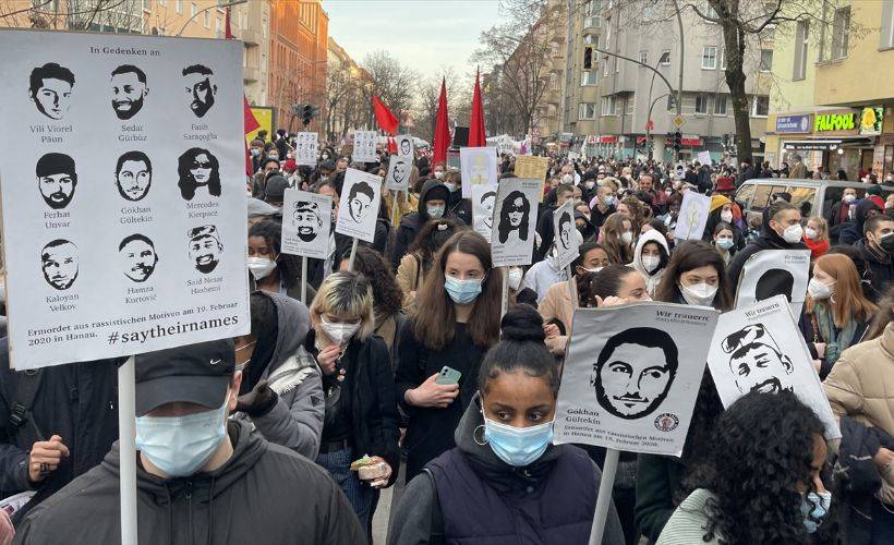 Almanya'da binlerce kişi ırkçılık karşıtı yürüyüşe katıldı