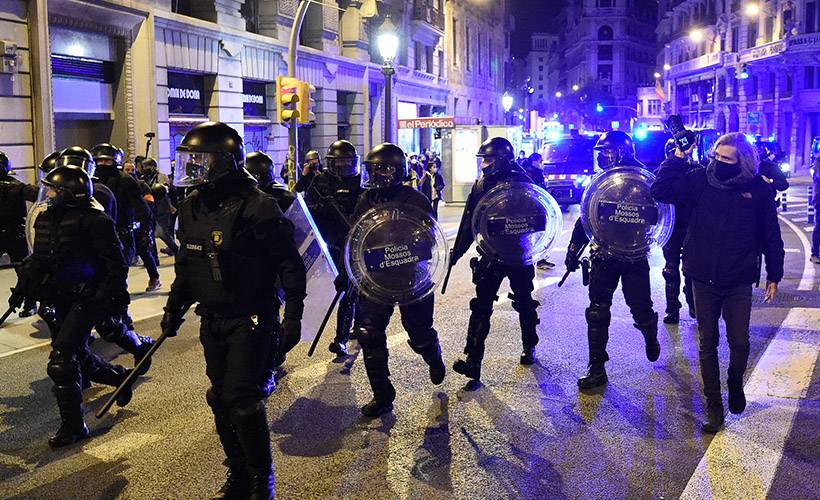 İspanya'daki gösteriler polisi harekete geçirdi