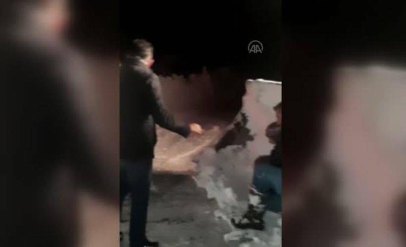 Kar nedeniyle köyde mahsur kalan yaşlı kadın kepçede taşınarak kurtarıldı