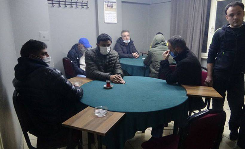 Berberden girilen kahvehaneye polis baskını