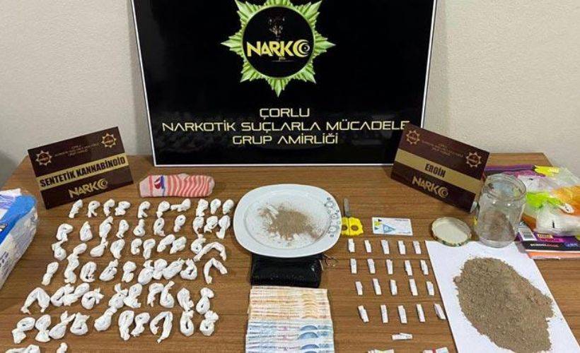 Çorabında uyuşturucu madde gizleyerek satan kadın yakalandı