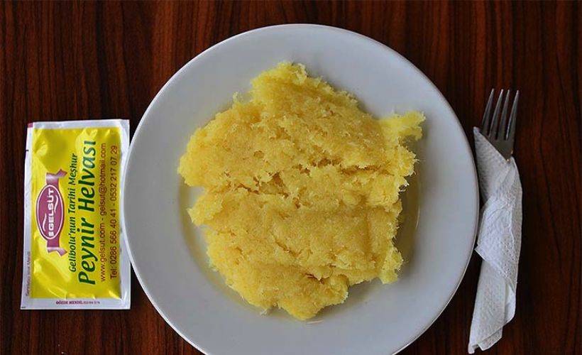 Ata mesleği peynir helvasını 'makine değmeden' üretiyorlar