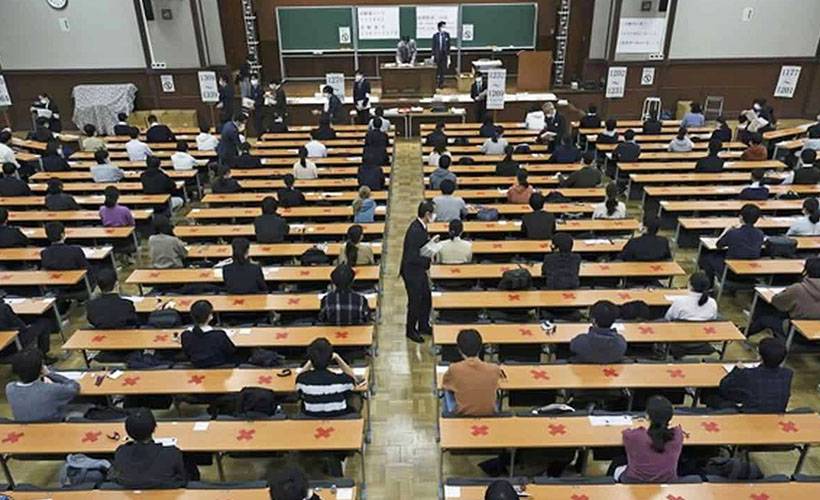 Japonya'da 5800 öğrenci korona nedeniyle okulundan ayrıldı