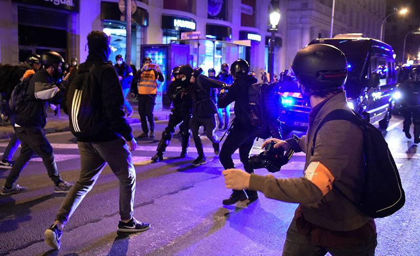 İspanya'da vandalizme dönüşen gösteriler sürüyor