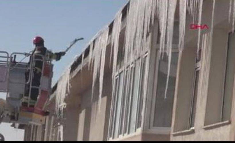 Erzurum'da 'buz kırma timi'nin yoğun mesaisi