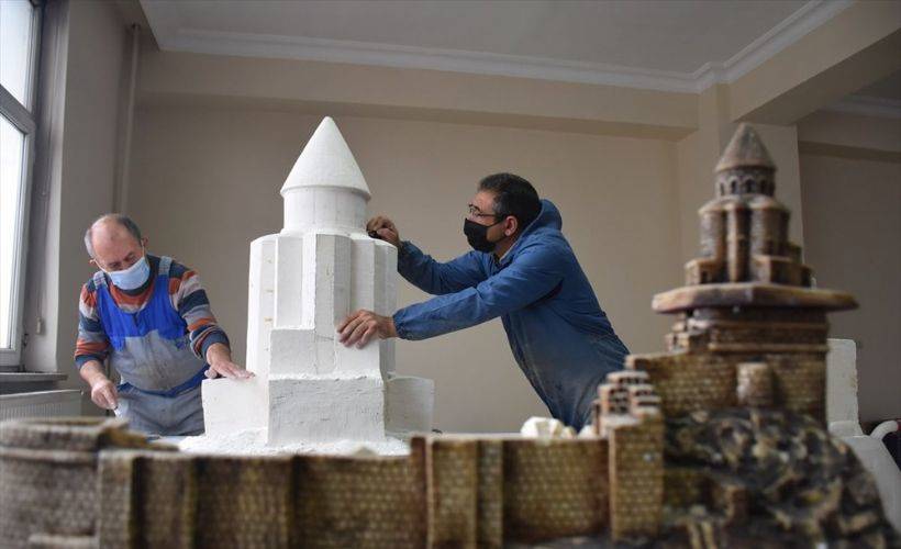 Kars'ın asırlık abide yapıları minyatüre dönüştü