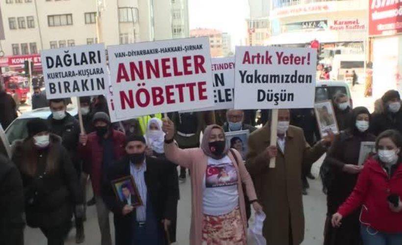 'Evlat nöbeti' başlatan ailelerden çocuklarına 'teslim olun' çağrısı